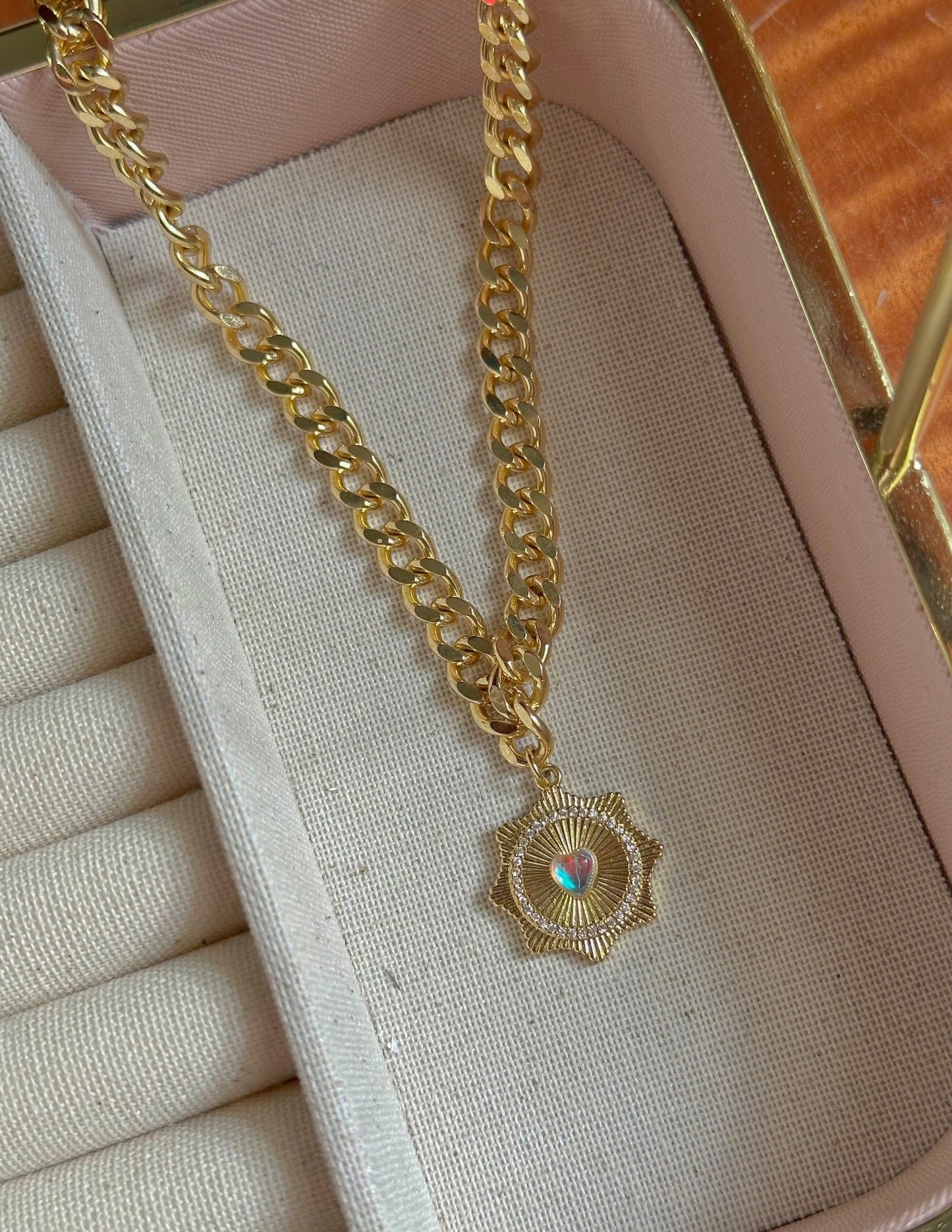Cadena cubana & charm 18 k
