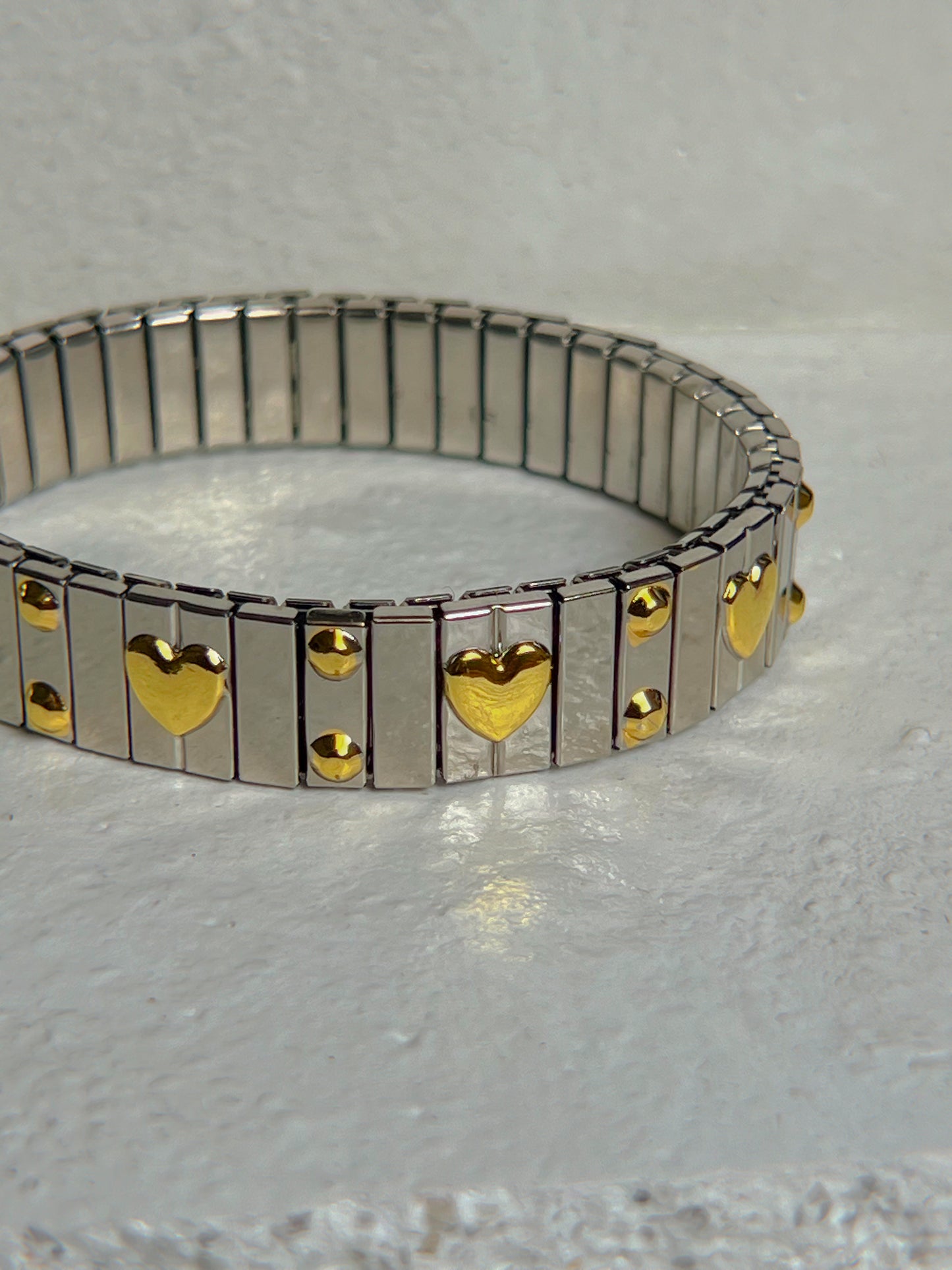 Pulsera rígida
