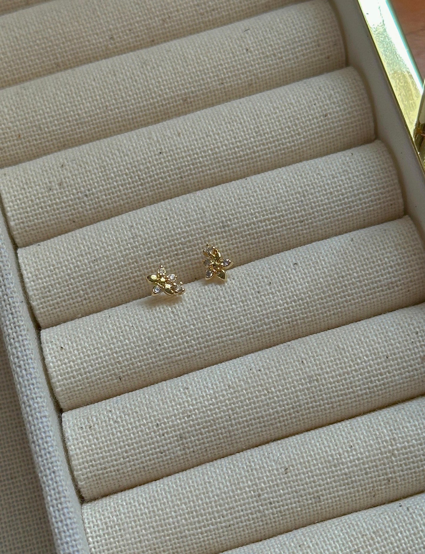 Mini florecitas, baño 18K